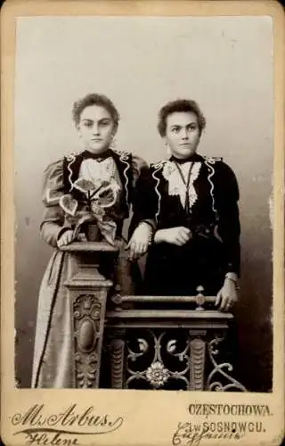 CdV Zwei junge Frauen, Helene, Eugenie, Standportrait