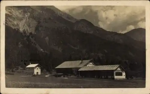 Foto Ak Dorf bei Mühlau in Tirol, Berghütten