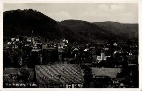 Ak Bad Harzburg am Harz, Blick auf  bewaldete Berge im Hintergrund