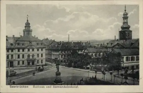 Ak Saarbrücken im Saarland, Rathaus, Bismarckdenkmal