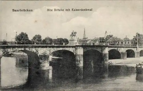 Ak Saarbrücken im Saarland, Alte Brücke, Kaiserdenkmal