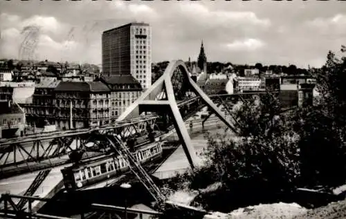 Ak Wuppertal in Nordrhein Westfalen, Schwebebahn, Hochhaus