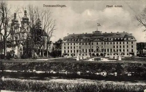 Ak Donaueschingen im Schwarzwald, fürstliches Schloss