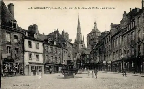 Ak Guingamp Cotes d'Amor, Le haut de la Place du Centre, La Fontaine