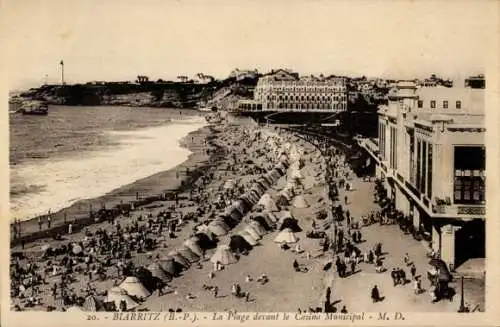 Ak Biarritz Pyrénées Atlantiques, Der Strand vor dem städtischen Casino