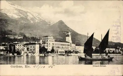 Ak Gardone Riviera Lago di Garda Lombardia, Blick zum Grand Hotel