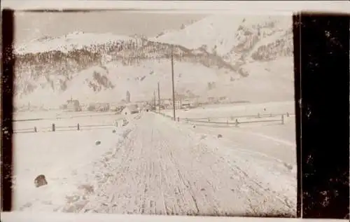 Ak Celerina Schlarigna Kanton Graubünden, Wintermotiv, Wegepartie zum Ort