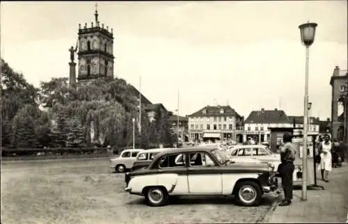 Ak Neustrelitz Mecklenburg Vorpommern, Marktplatz m. Stadtkirche, Wolga