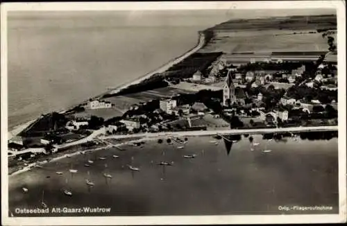 Ak Ostseebad Alt Gaarz Rerik, Blick auf den Ort, Fliegeraufnahme