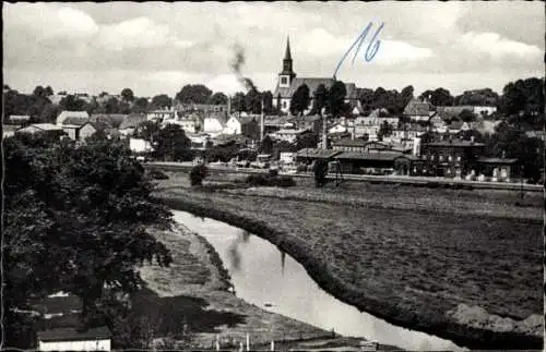 Ak Kellinghusen in Schleswig Holstein, Blick auf Ort, Flusspartie