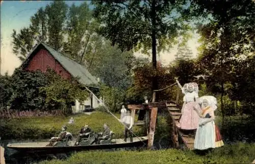 Foto Ak Frankreich, Straße, Passanten, Häuser