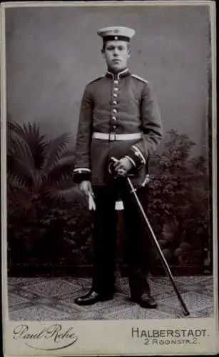 CdV Halberstadt, Deutscher Soldat in Uniform, Portrait, Fotograf Paul Rehe