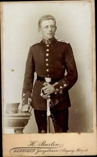 CdV Hannover, Deutscher Soldat in Uniform, Portrait, Fotograf H. Barten