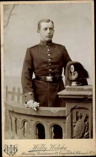 CdV Hamburg, Deutscher Soldat in Uniform, Portrait, Fotograf Willy Wilcke