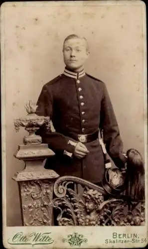 CdV Berlin, Deutscher Soldat in Uniform, Portrait, Fotograf Otto Witte