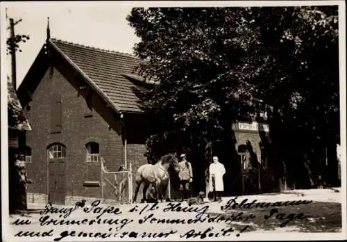 Foto Sommersdorf Sachsen Anhalt, Gehöft, Männer, Pferd, Hund, Franz Pape, Heinz Feldmann