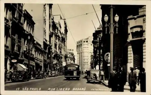 Foto Ak São Paulo Brasilien, Rua Libero Badaró, Autos, Geschäfte, Passanten