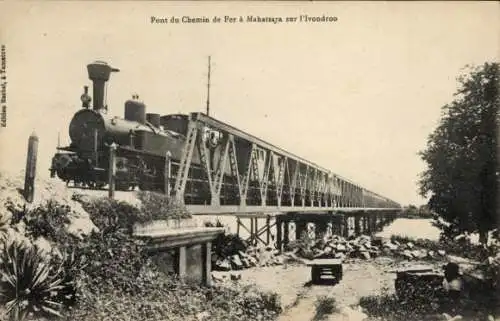 Ak Madagaskar, Eisenbahnbrücke in Mabatsara über den Ivondroo, Dampflokomotive