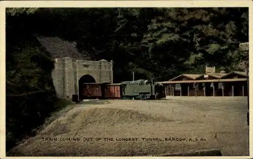 Ak Barogh Indien, K. S. Railway, Zug bei der Ausfahrt aus dem längsten Tunnel