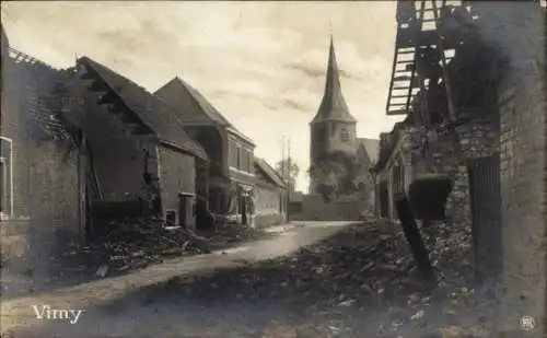 Ak Vimy Pas de Calais, Straßenpartie, Kirche, Kriegszerstörung I. WK