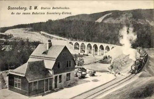 Ak Bettelhecken Sonneberg in Thüringen, Bahnhof, Gleisseite, Dampflok, Eisenbahnviadukt