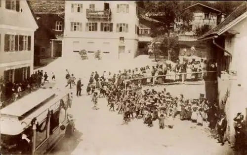 Foto Ak Bad Hindelang im Oberallgäu, Ortspartie, Fest