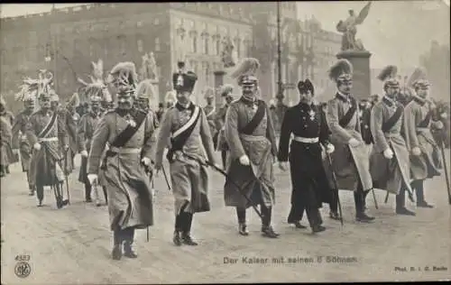 Ak Kaiser Wilhelm II. mit seinen 6 Söhnen, Paradeuniformen