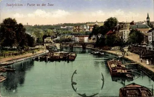 Ak Saarbrücken im Saarland, Saarufer, Boote, Brücke