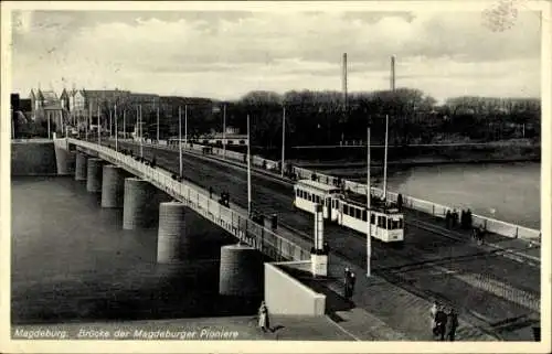 Ak Magdeburg, Brücke der Magdeburger Pioniere, Straßenbahn