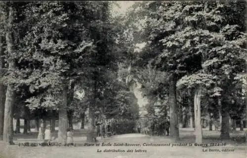 Ak Guingamp Cotes d'Amor, Place et Ecole Saint-Sauveur, Cantonnement pendant la Guerre 1914-16