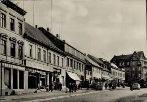 Ak Bad Freienwalde an der Oder, Karl Marx Straße, HO Industriewaren, Passanten