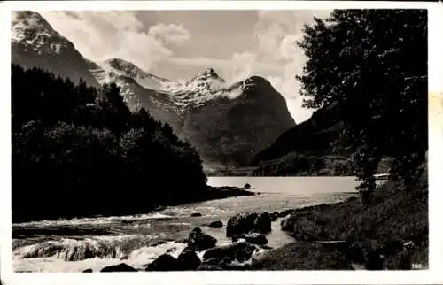 Ak Olden Norwegen, Flusspartie, Seemündung Oldensee, Landschaftspanorama, Berggipfel