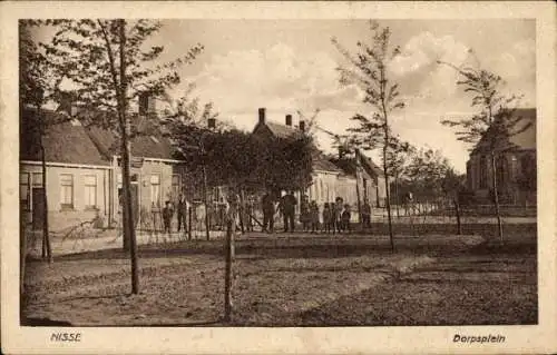 Ak Nisse Zuid Beveland Zeeland Niederlande, Dorfplatz