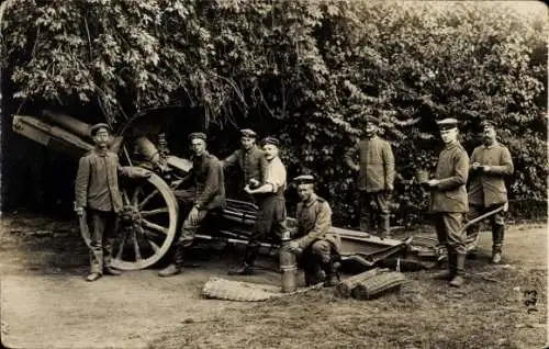 Foto Ak Deutsche Soldaten in Uniformen, Geschütz, Kaiserzeit