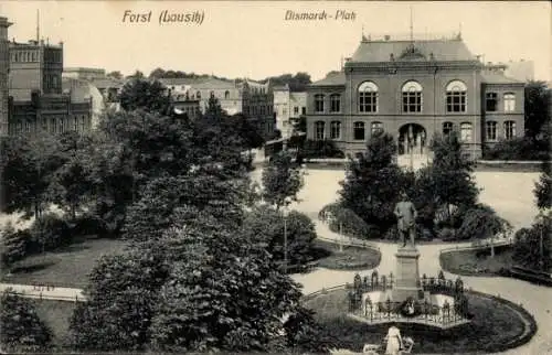 Ak Forst in der Lausitz, Bismarckplatz, Denkmal