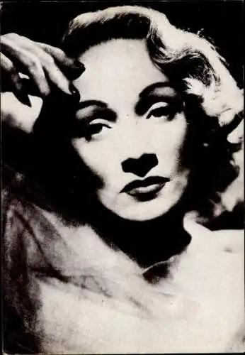 Ak Schauspielerin Marlene Dietrich, Portrait