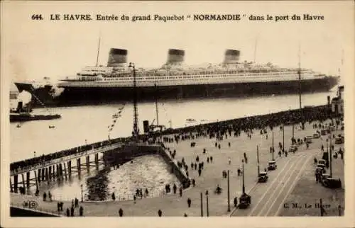 Ak Le Havre Seine Maritime, Entree du grand Paquebot Normandie dans le Port