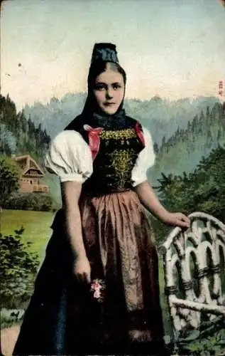 Ak Schwarzwälderin in Tracht, Landschaftsmotiv, Haus, Blumensträußchen