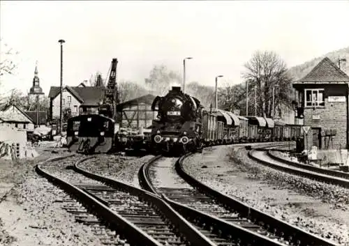 Ak Uhlstädt Thüringen, Dampflokomotive, Tender 41 1150 mit Durchgangsgüterzug nach Saalfeld, Bahnhof