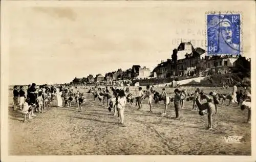 Ak Saint Aubin sur Mer Calvados, Culture physique sur la plage