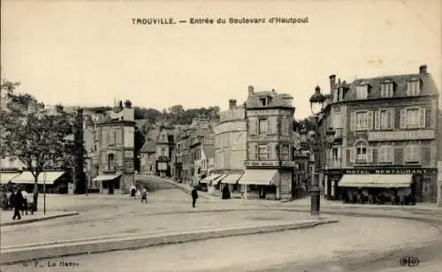 Ak Trouville Calvados, Entree du Boulevard d'Hautpoul. Hotel de la Paix...