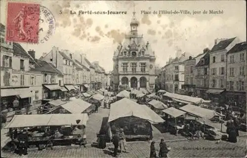 Ak La Ferte sous Jouarre Seine et Marne, Place de l'Hotel de Ville, Markttag