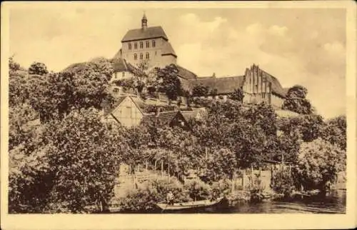 Ak Havelberg in Sachsen Anhalt, Stadtansicht von Havelberg mit Dom, Bäumen und Fluss Havel.