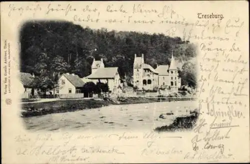 Ak Treseburg Thale im Harz, Mehrere Gebäude, die an einem Fluss liegen. Im Hintergrund sind Be...