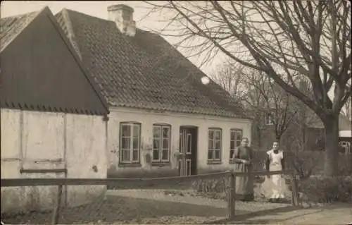 Ak Sörup in Angeln, Bauernhaus, Bewohner