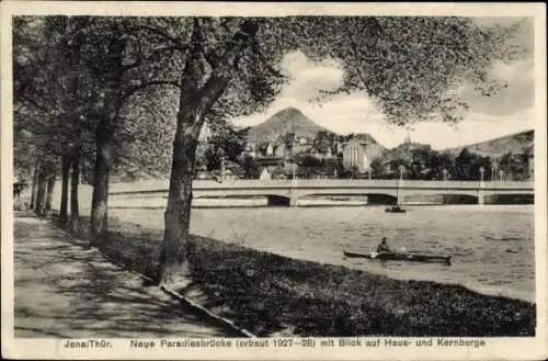 Ak Jena in Thüringen, Neue Paradiesbrücke mit Blick auf Haus- und Kernberge