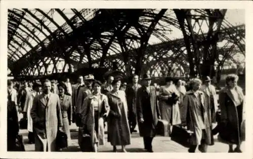 Ak Leipzig in Sachsen, Messe 1953, Ankunft der Messegäste auf dem Hauptbahnhof