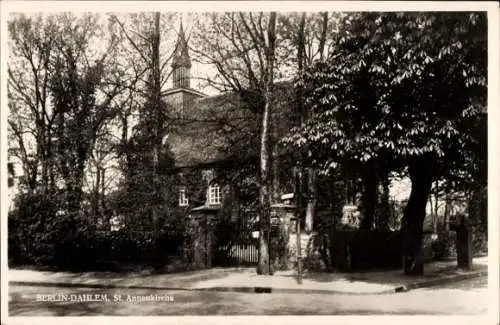 Foto Ak Berlin Zehlendorf Dahlem, Die St. Annenkirche von außen gesehen