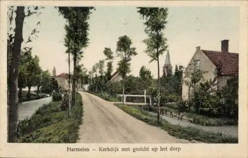 Ak Harmelen Utrecht Niederlande, Kerkdijk mit Blick auf das Dorf