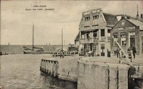 Ak Harlingen Fryslân Niederlande, Hafen mit Hôtel-Meerblick